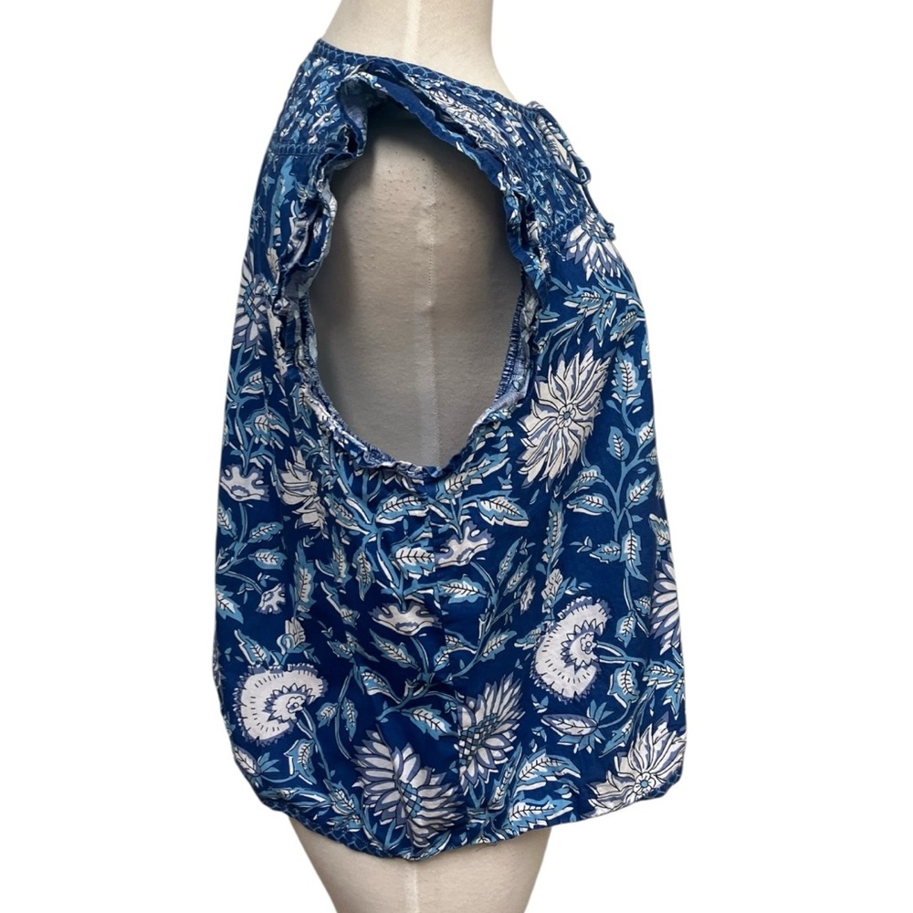 Jennifer & Grace Blue and White Floral Ruffle Cap Sleeve Keyhole Blouse Size XL - Picture 6 of 10
